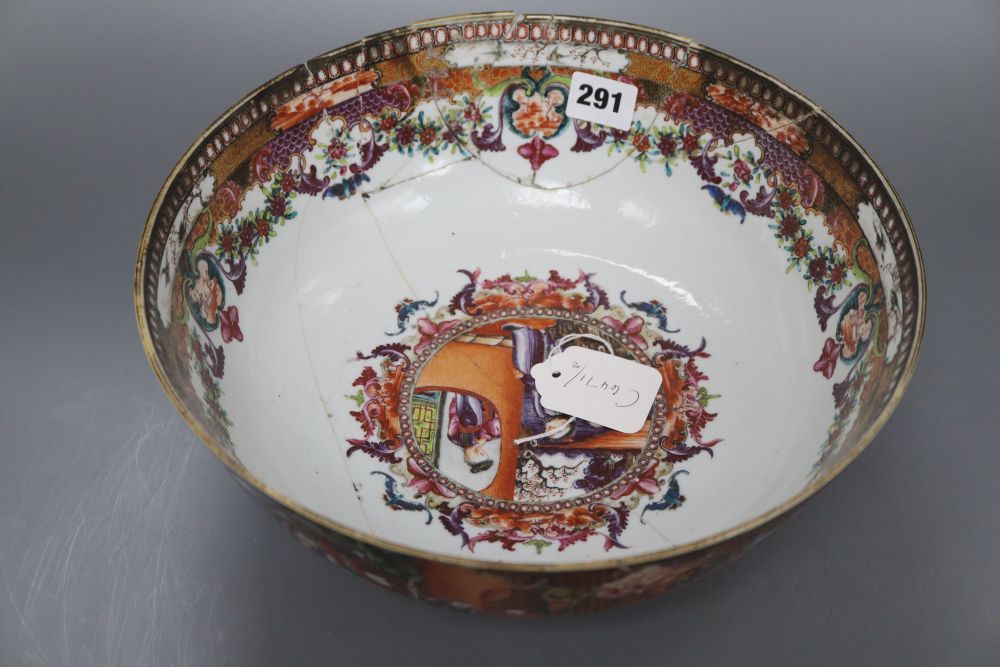 An early 19th century Chinese export bowl, diameter 29cm (a.f.)
